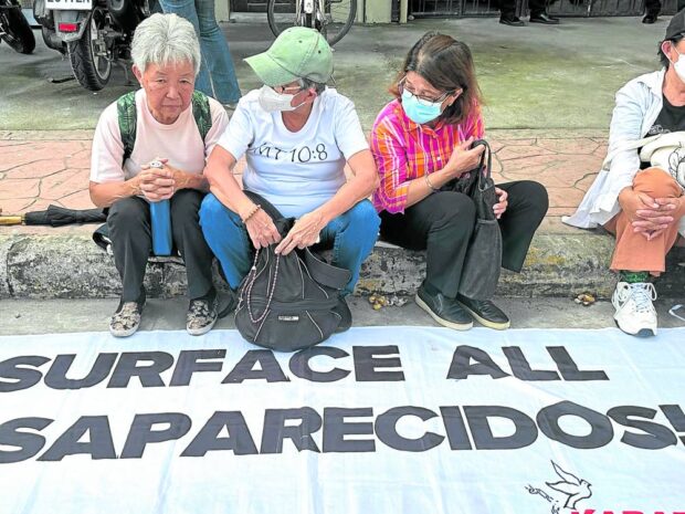 A ROSARY AND A PICKET Edita Burgos (left photo, in cap), mother of missing activist Jonas Burgos, holds on to a rosary as she and other protesters wait outside a courthouse in the City of Malolos for the promulgation on Oct. 6 of the second kidnapping case against ex-Army Gen. Jovito Palparan (right).