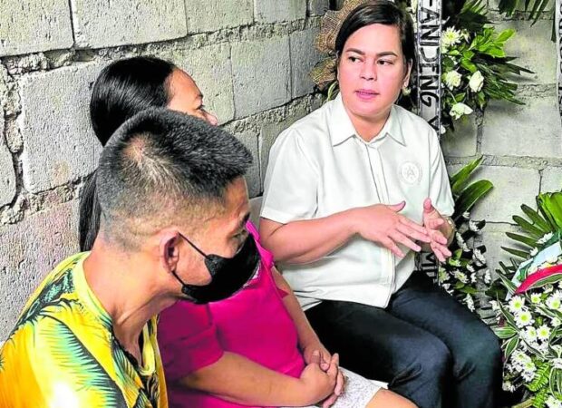 VEEP’S VISIT| Vice President Sara Duterte, who also head the DepEd, , condoles with Gumikib’s parents. 