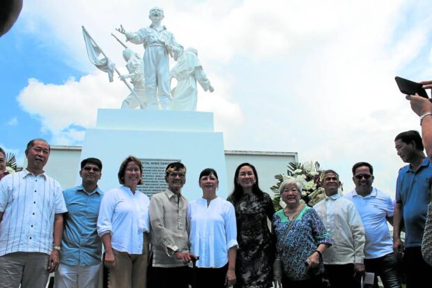 PROUD DESCENDANTS   Members of families who descended from Hukbong Bayan Laban sa Hapon (Hukbalahap) leader Luis Taruc, along with Sen. Risa Hontiveros, pose in the first Hukbalahap monument unveiled on Saturday at Garden of Peace Memorial Park in San Luis, Pampanga. The monument, sculpted by Josef Andre Layug, is inscribed with the names of about 400 guerilla fighters who waged war against the Japanese occupation forces. —photos by MADEL CALAYAG