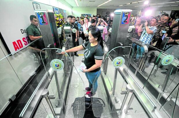 BI urges Filipinos from Undas break to use e-gates for faster processing