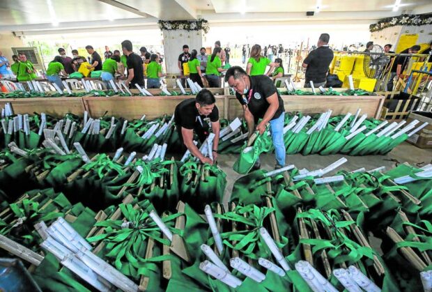 POLL PREPARATIONS Supplies and paraphernalia for the Oct. 30 barangay and Sangguniang Kabataan elections are distributed on Saturday in Quezon City. —PHOTO BY LYN RILLON