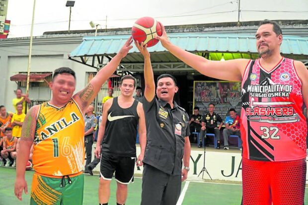 Manila City Jail-Male Dormitory hosted a basketball game between persons deprived of liberty and Philippine Basketball Association Legends.