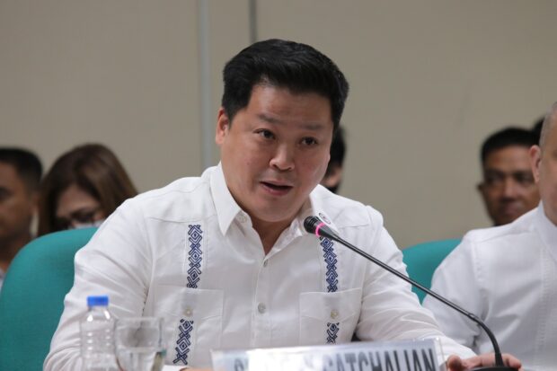 The Department of Social Welfare and Development (DSWD) on Monday vowed to probe the supposed “ayuda” scheme that is allegedly victimizing beneficiaries of the Assistance to Individuals in Crisis Situations (AICS) program. 