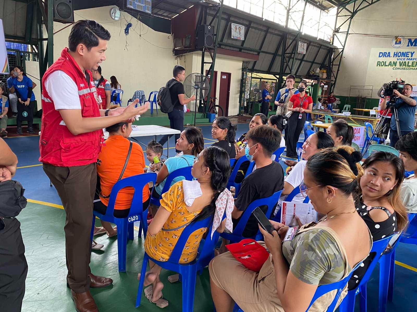 Department of Social Welfare and Development Undersecretary for Innovations Edu Punay talks to beneficiaries of the Marcos administration’s flagship project, Walang Gutom 2027: Food Stamp Program, during its dry run implementation in Tondo, Manila, on Wednesday, October 18, 2023. 