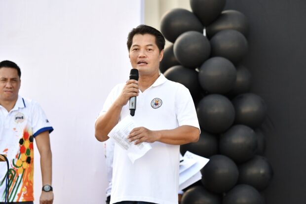 Bacolod City Mayor Alfredo Abelardo Benitez is asking the LTFRB to let traditional jeepneys operate despite missed deadline.