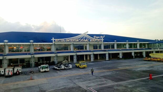 DISRUPTION Flight delays hit Bicol International Airport in Daraga, Albay, on Monday after a note on the supposed presence of a bomb was found inside the lavatory of a Manila-bound plane. —MICHAEL B. JAUCIAN