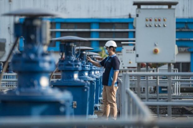 A Manila Water technician checks equipment at the Balara Treatment plant. The East Zone water concessionaire has put in place systems and technologies to mitigate the turbidity in raw water brought by heavy rains.