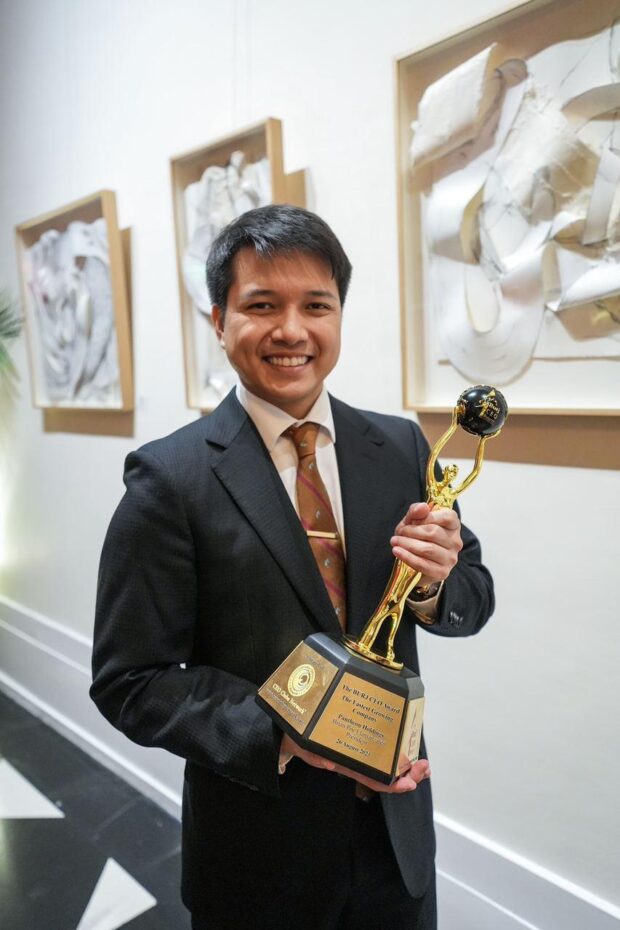 Brian Poe Llamanzares proudly holding the trophy for Burj CEO Awards' Fastest Growing Company of the Year 2023