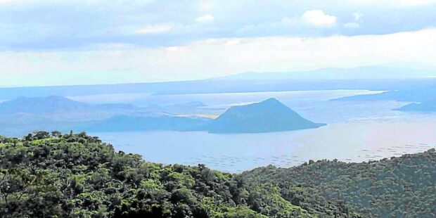 Vog threatens Taal area anew as volcano spews more harmful gas