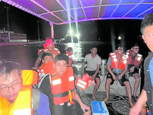 RESCUED The 17 Vietnamese crew members of MV Viet HaiStar have been rescued and are in good condition. —PHILIPPINE
COAST GUARD