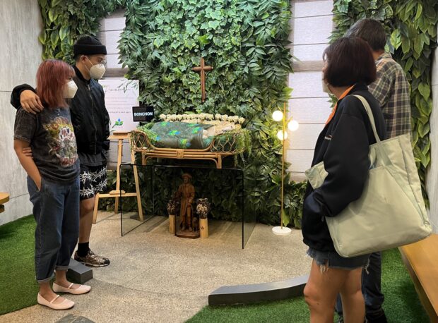 A family gathered in the chapel of Pet to Nature Philippines for the last viewing of their departed dog who will undergo aquamation this Wednesday. 