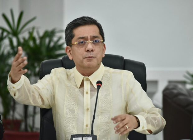 Comelec) Chairman George Erwin Garcia said on Tuesday that the poll body has no jurisdiction over barangay officials when it comes to their participation in partisan political activities, including signature campaigns to amend the 1987 Constitution.