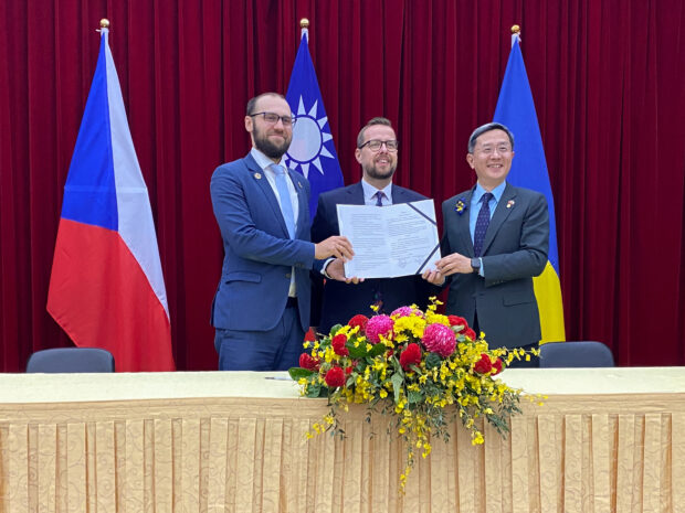Tomas Kopecny, the Czech government envoy for Ukraine, Taiwan deputy foreign minister Roy Lee and David Steinke pose for a group photo after an event in Taipei