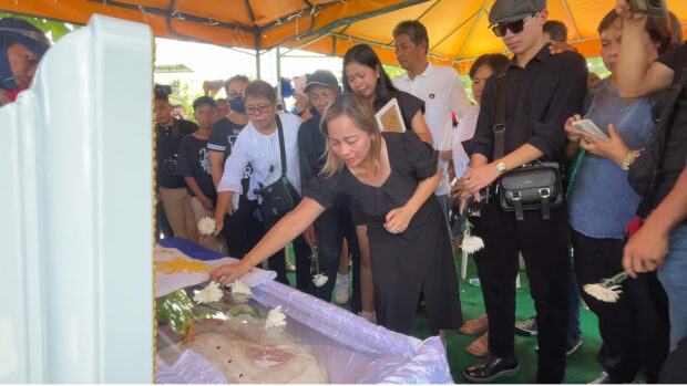 Slain Misamis Occidental broadcaster Juan 'Johnny Walker' Jumalon's family, wife Jerrebel and children Kyla and Kyle, and friends close to them got emotional as they viewed the victim for the last time in Polanco, Zamboanga del Norte Sunday. PHOTO BY LEAH AGONOY