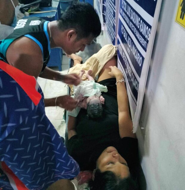 Gleecy Villastev successfully gives birth to a healthy baby girl inside the Mabolo Police Station. With her was her live-in partner and bus conductor, Stev de Jesus. (CONTRIBUTED PHOTO