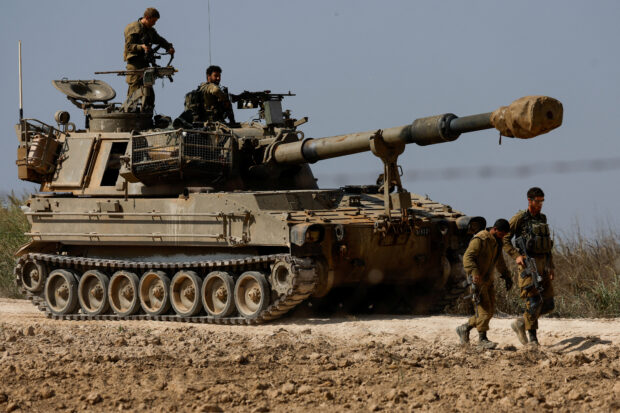 Israeli artillery units near the Israeli side of the border between Israel and the Gaza Strip