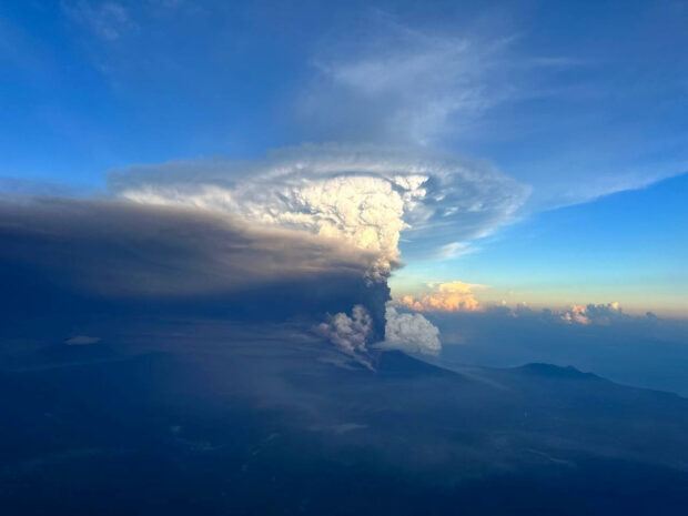 Papua New Guinea volcano erupts