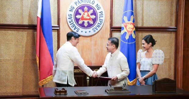 President Ferdinand Marcos Jr. swears in Rafael Consing Jr. as the Maharlika Investment Corp. President and CEO. Photo from PCO.