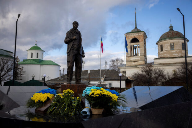Ukraine unveils monument to soldier shot dead in widely shared video