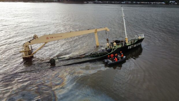 PCG reports oil spill from sunken Vietnamese vessel in Palawan