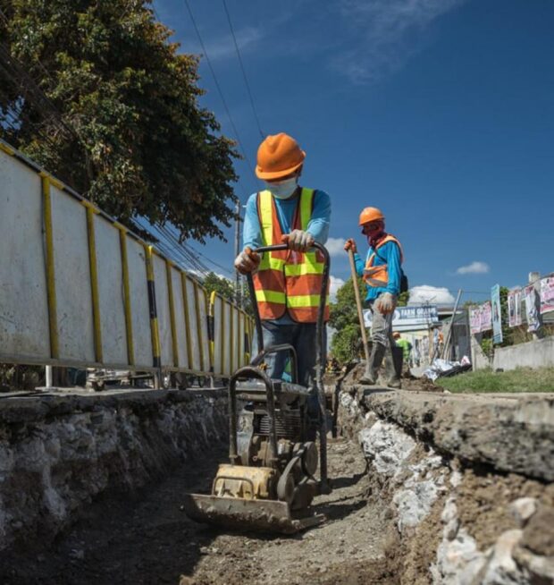 Manila Water continues nonstop pipelaying and maintenance of its water and sewer lines to ensure service continuity and reliability in its service areas. As of the 2nd quarter of 2023, Manila Water has laid and maintained 5,418.90 kilometers of water pipelines and 464.63 kilometers of sewer pipelines all over the East Zone.
