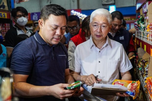 Senator Mark Villar, chairman of the Senate committee on trade, commerce, and entrepreneurship, has joined the Department of Trade and Industry (DTI) in conducting price monitoring activity of Noche Buena items in one of the grocery stores in Divisoria.