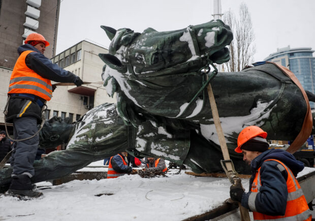 Ukraine presses ahead with removal of Soviet monuments