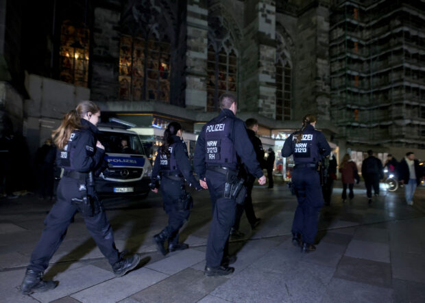 Cologne cathedral security increased for Christmas amid attack threat
