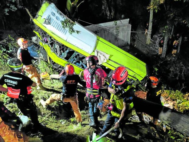 DANGER ZONE Rescuers took 11 hours to recover all the passengers from a Ceres commuter bus that veered off the road and plunged down a cliff in Hamtic town, Antique province, on Tuesday afternoon, leaving 17 people dead. Seven passengers were still in critical condition as of Wednesday. —Photo from Iloilo City Emergency Responders