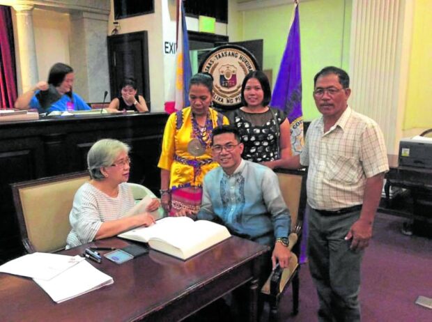‘LUMAD’ LAWYER Emman Rey Dapaing, a Mindanawon scholar, signs the Roll of Attorneys at the Supreme Court on June 17, 2016. His parents and sister joined him in this important occasion.