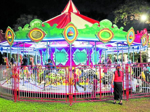 Malacañang has invited the public to partake in the “Tara sa Palasyo” festivities at the Palace grounds, where carnival rides have been set up. On Dec. 19, President Marcos (inset), along with first lady Liza Araneta Marcos, made an unannounced appearance to personally greet visitors. 