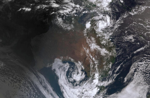 Australian resort towns along Great Barrier Reef brace for cyclone