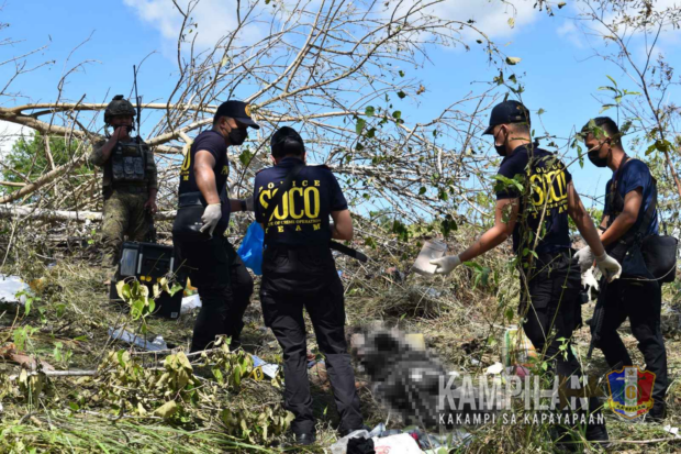Police scene-of-the-crime personnel probe the site of clashes between government soldiers and Dawlah Islamiyah terrorists in Maguindanao del Sur on Friday. PHOTO FROM Army 6th Infantry Division 