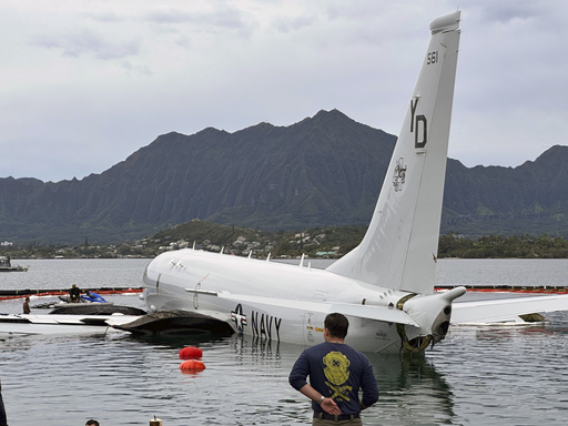 US Navy plane removed from Hawaii bay after it overshot runway