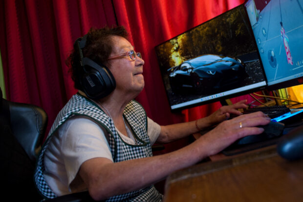 Maria Elena Arevalo, granny gamer in Chile