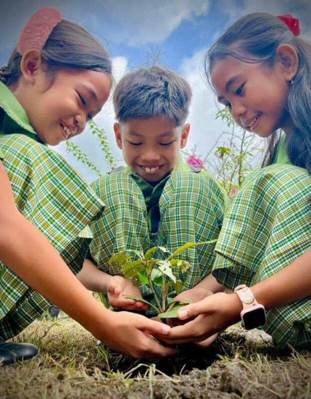  Around 47, 678 public schools nationwide join simultaneous tree planting