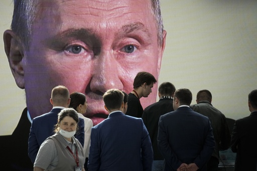 Russia's opposition still vows to undermine Putin's image