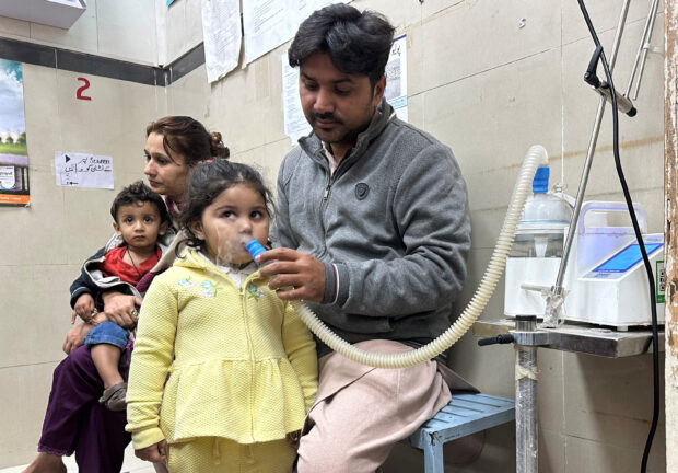 Soaring pollution in Pakistan's Lahore fills wards with sick children
