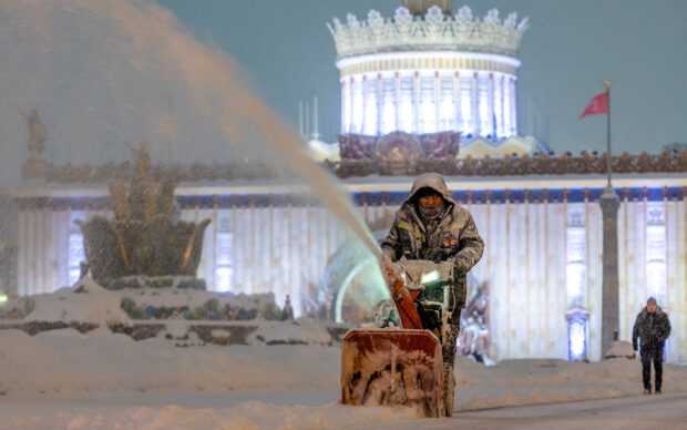 Temperatures in Siberia dip to -50 C as record snow blankets Moscow
