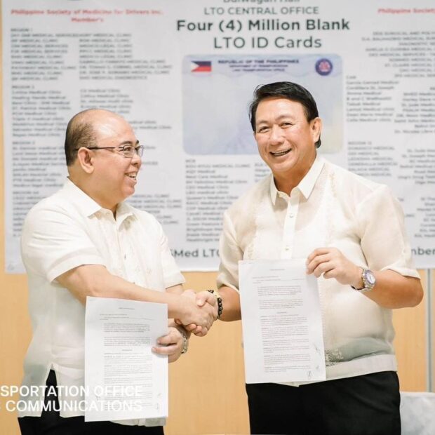 Land Transportation Office (LTO) Chief Vigor Mendoza II and Philippine Society of Medicine for Drivers President Albert Alegre sign on December 18, 2023 the Memorandum of Agreement on the donation of four million blank plastic cards for driver’s licenses. (Photo from LTO)
