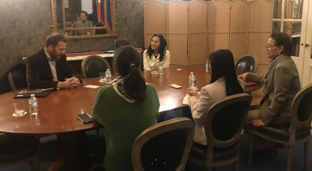 (Quezon City mayor Joy Belmonte meets with French group POMA for a proposed cable car that will run in Marikina, Quezon City, and Pasig City. Photo from Quezon City Government Facebook.)