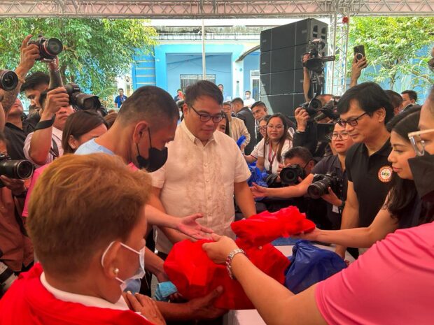 Over 250 people receive gifts during 'LAB for All' in Mandaluyong