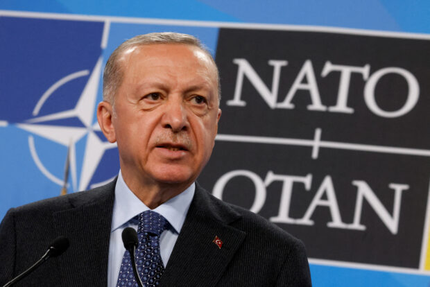 Türk lider Erdoğan İsveç'in NATO üyeliğini imzaladı