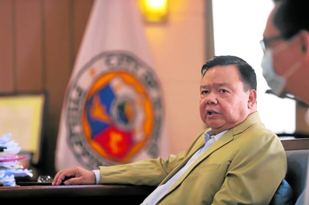  Iloilo Mayor Jerry Treñas attributes the power crisis in the Western Visayas region to delays in the upgrade of transmission lines by the National Grid Corp. of the Philippines. 