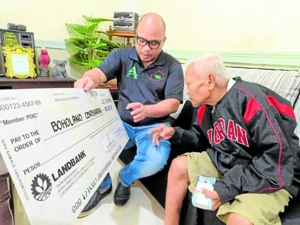 5 Boholano centenarians receive P100,000 each