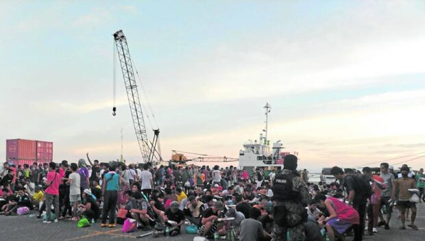 800 deportees arrive from Sabah