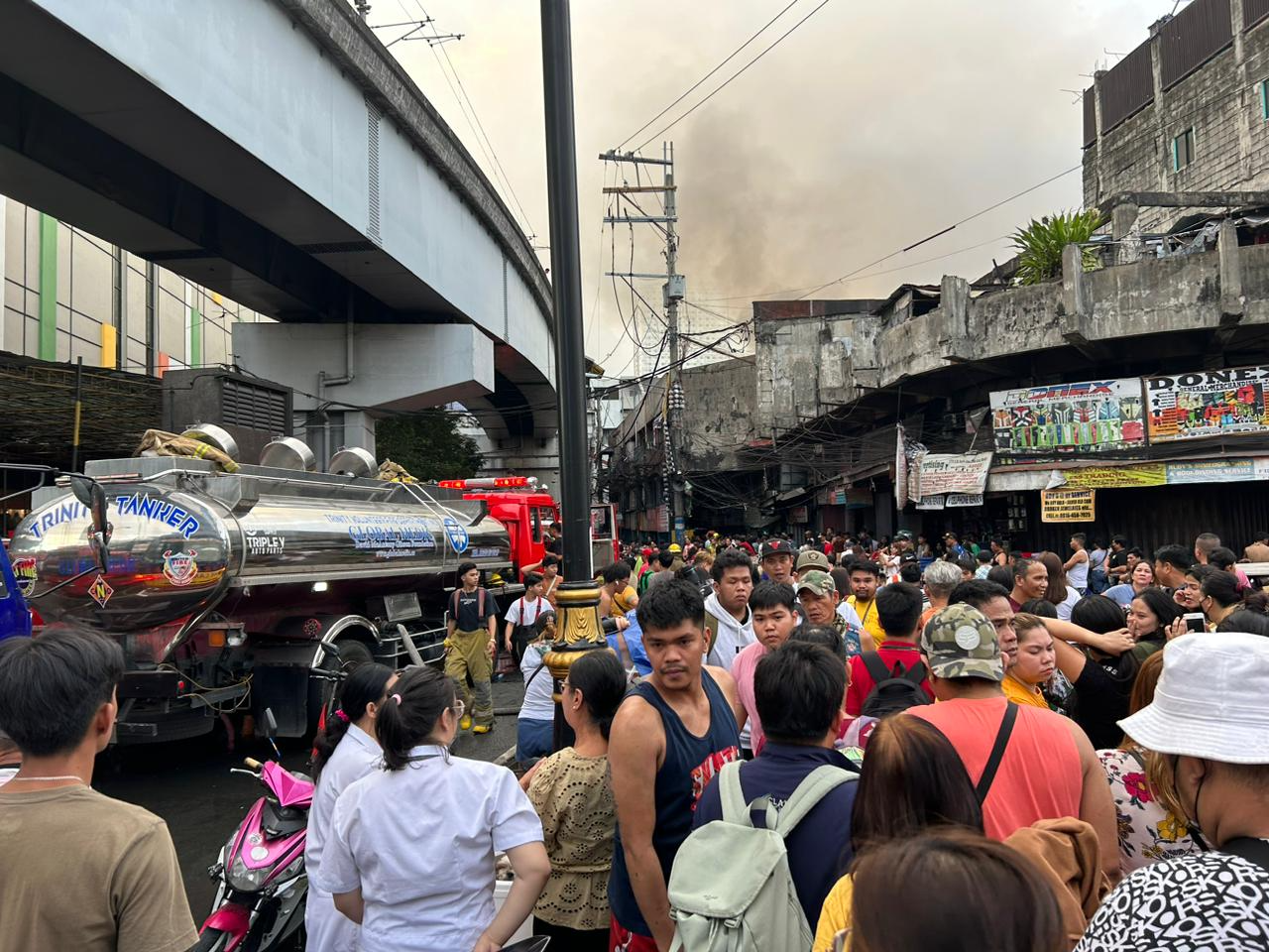 A fire burned a residential unit in front of a shopping center in Recto, Manila, on Wednesday.According to the Bureau of Fire Protection, the fire was reported at 1:14 pm. It went to second alarm by 3:15 pm, third alarm by 3:26 pm, and fourth alarm by 3:40 pm.