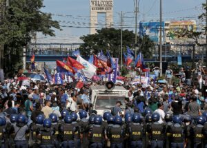  Cops block groups protesting PUV modernization program