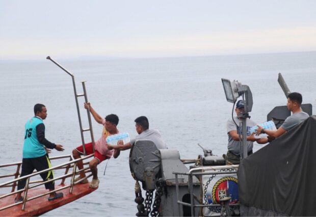 Navy rescues 120 passengers of boat with engine trouble off Basilan