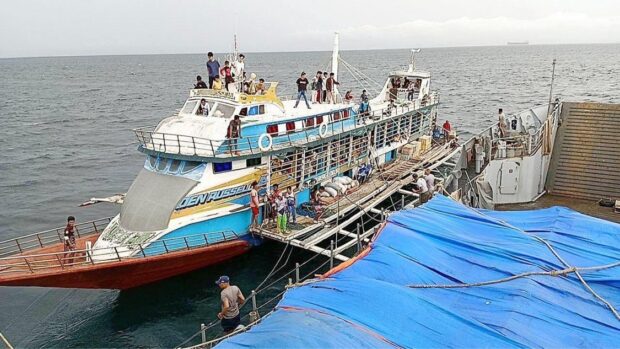 Navy rescues 120 passengers of boat with engine trouble off Basilan